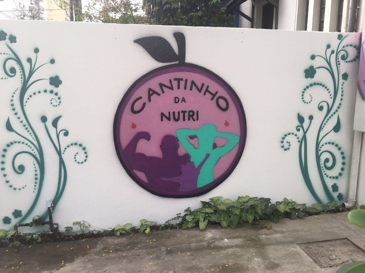Muro do Cantinho da Nutri, consultório de nutrição da Carol Faria em São Paulo